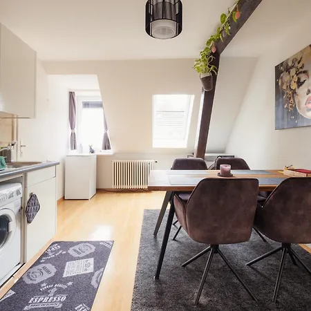 Charmante An Beliebter, Urbaner Lage * Zürih